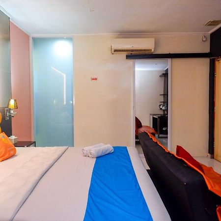 Sans Hotel International Surabaya Gubeng Exterior foto