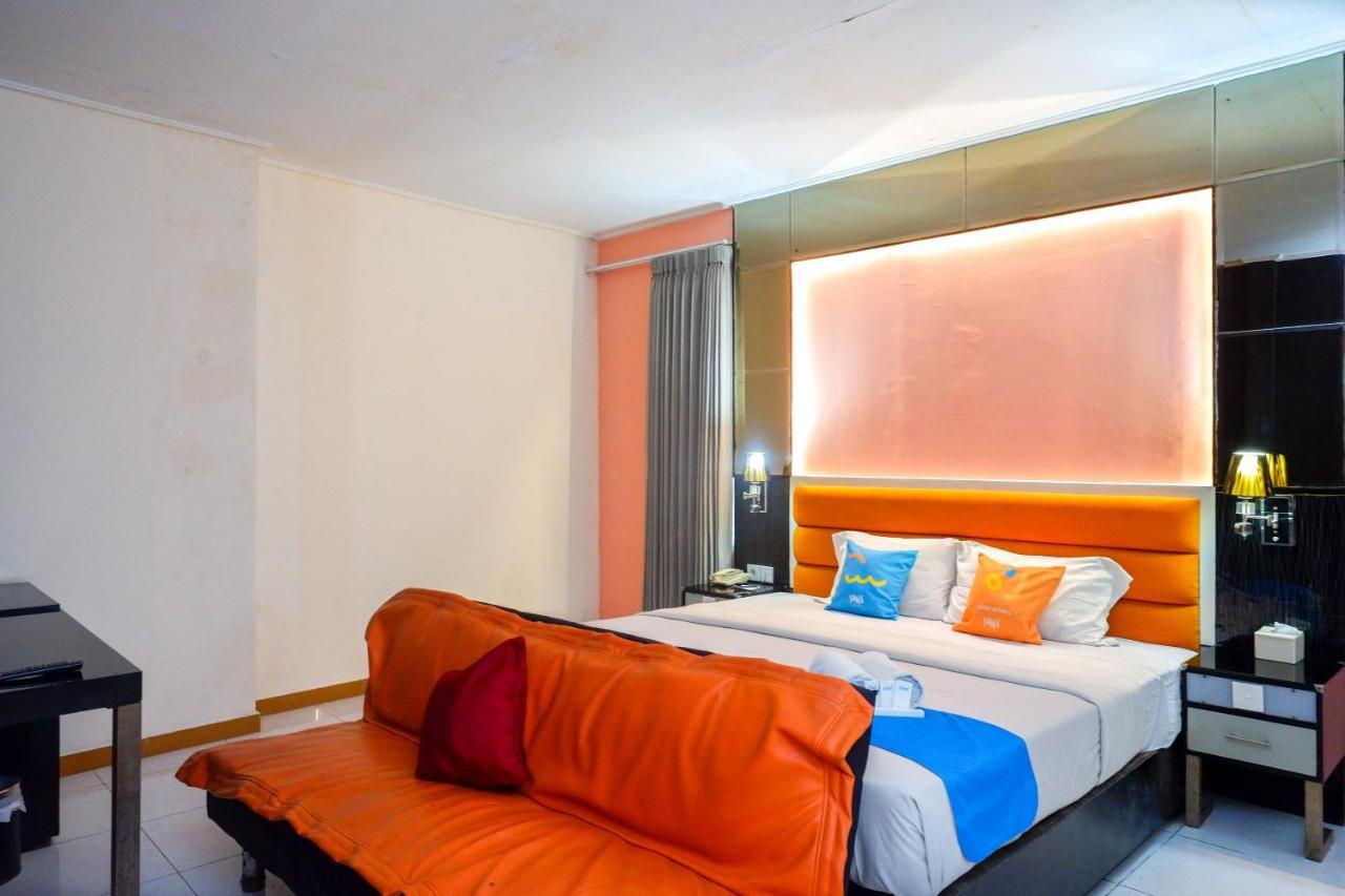 Sans Hotel International Surabaya Gubeng Exterior foto