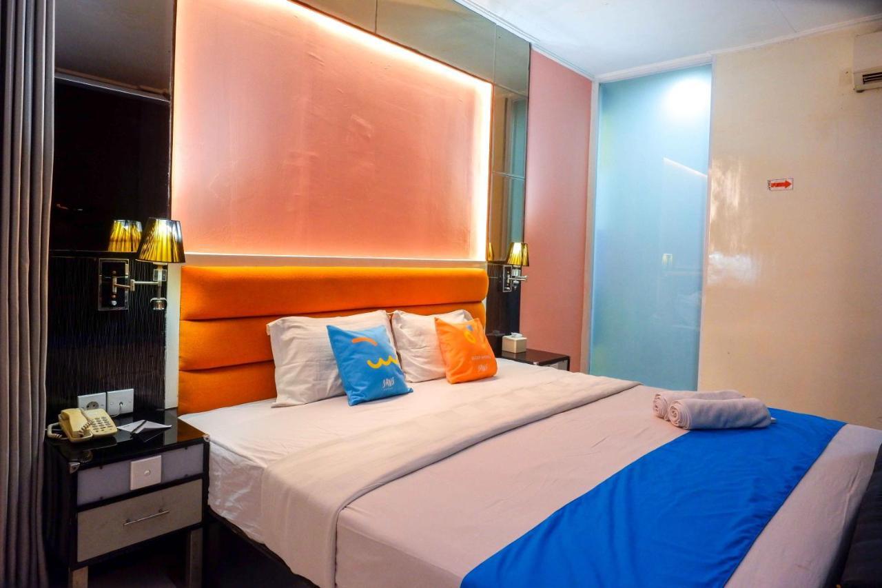 Sans Hotel International Surabaya Gubeng Exterior foto