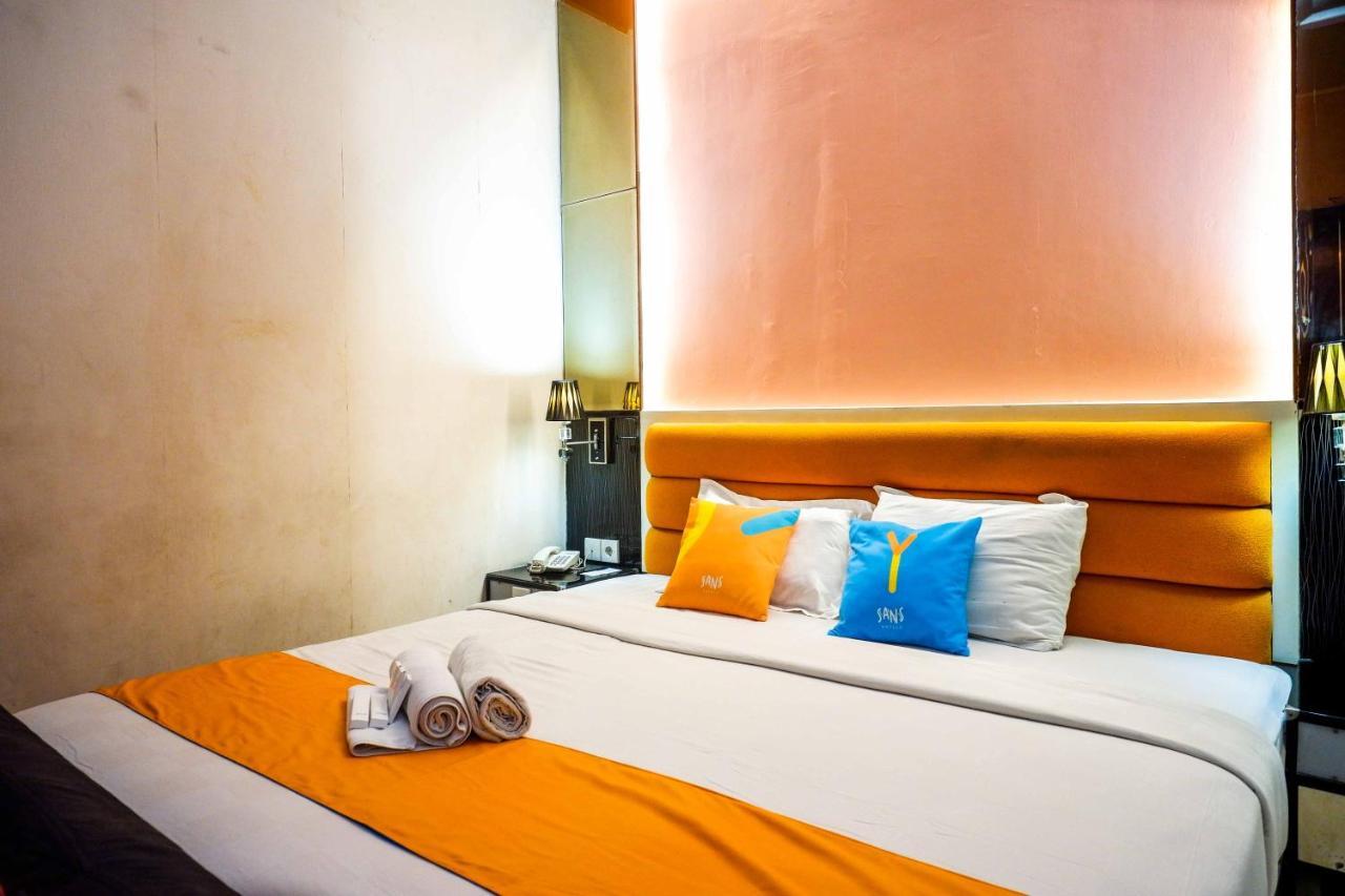 Sans Hotel International Surabaya Gubeng Exterior foto