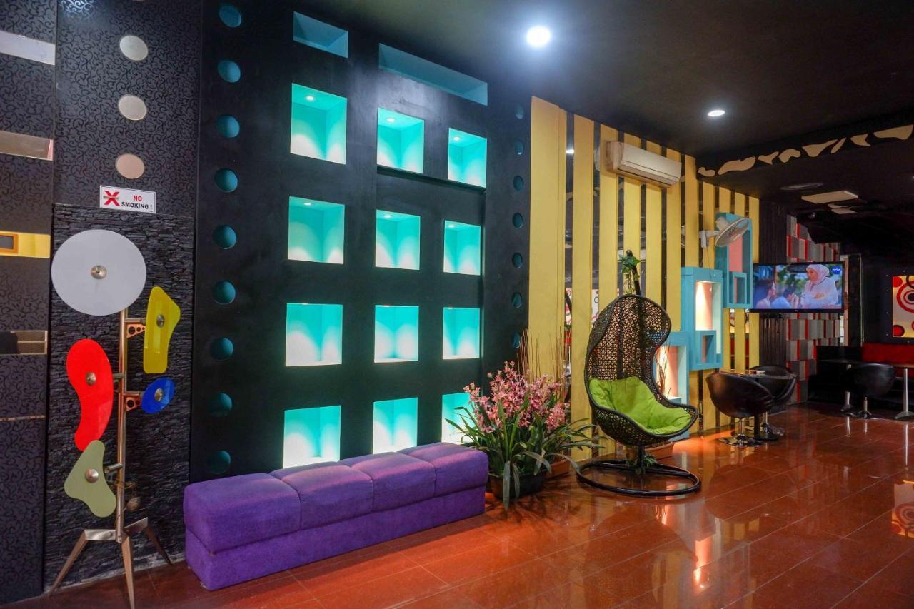 Sans Hotel International Surabaya Gubeng Exterior foto