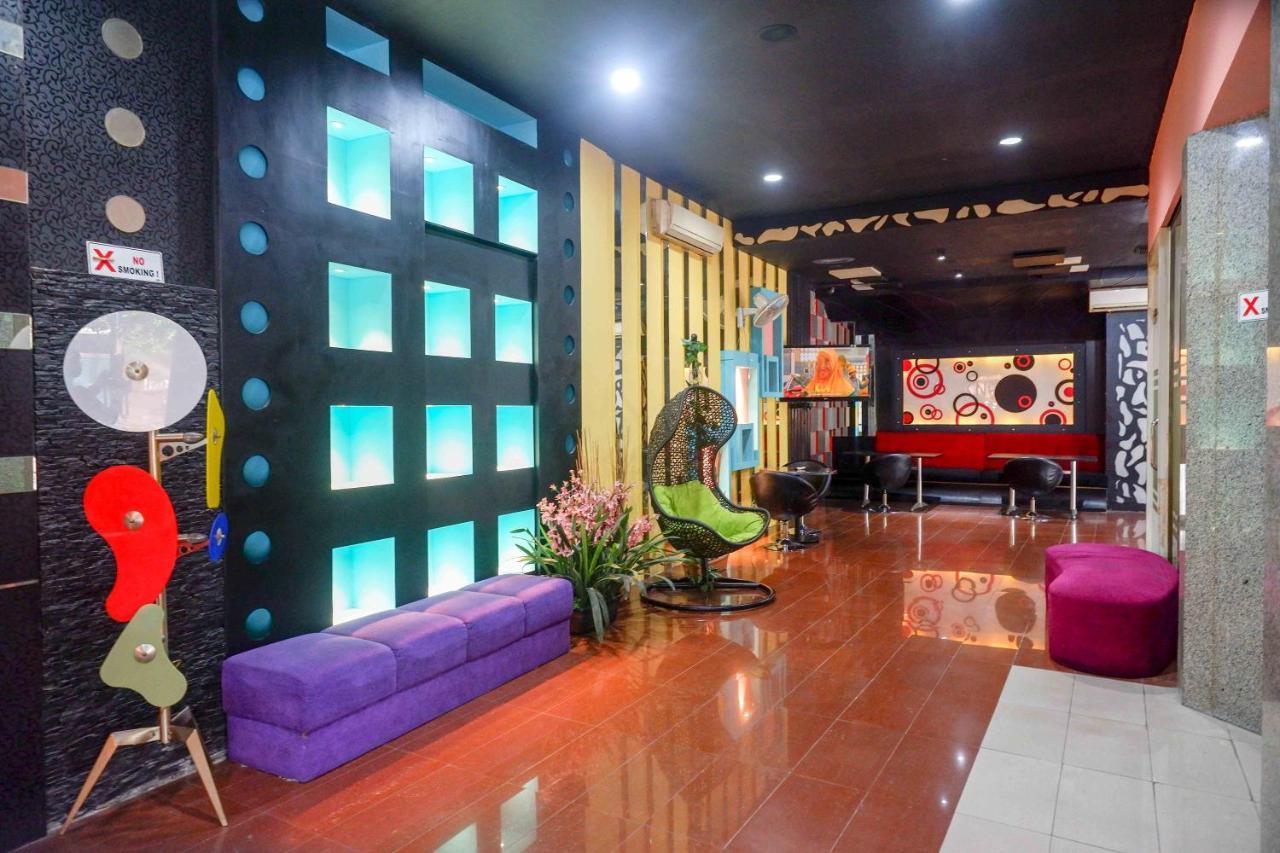 Sans Hotel International Surabaya Gubeng Exterior foto