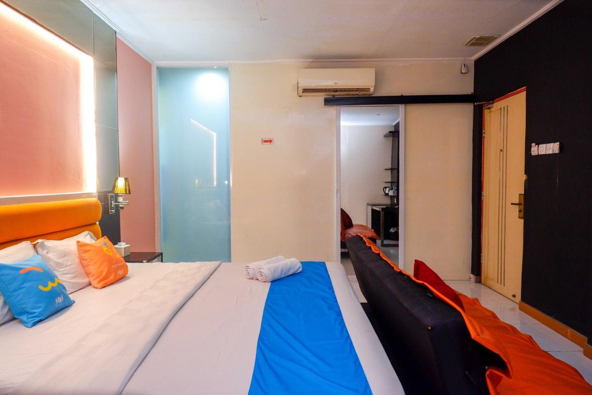 Sans Hotel International Surabaya Gubeng Exterior foto