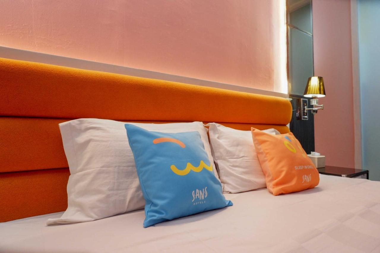 Sans Hotel International Surabaya Gubeng Exterior foto