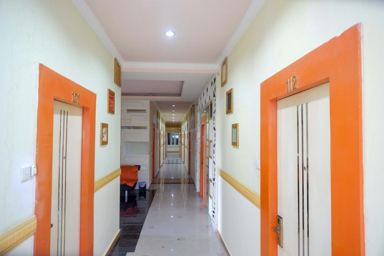 Sans Hotel International Surabaya Gubeng Exterior foto