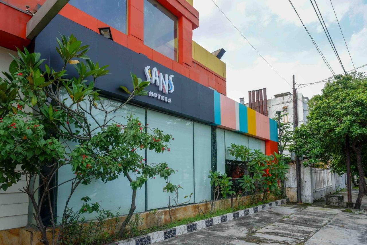Sans Hotel International Surabaya Gubeng Exterior foto