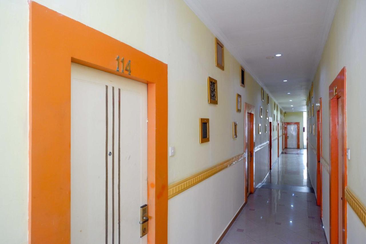 Sans Hotel International Surabaya Gubeng Exterior foto