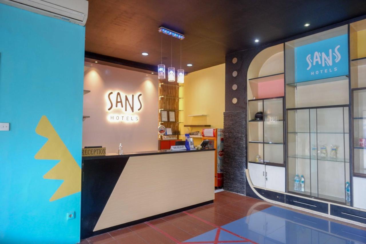 Sans Hotel International Surabaya Gubeng Exterior foto