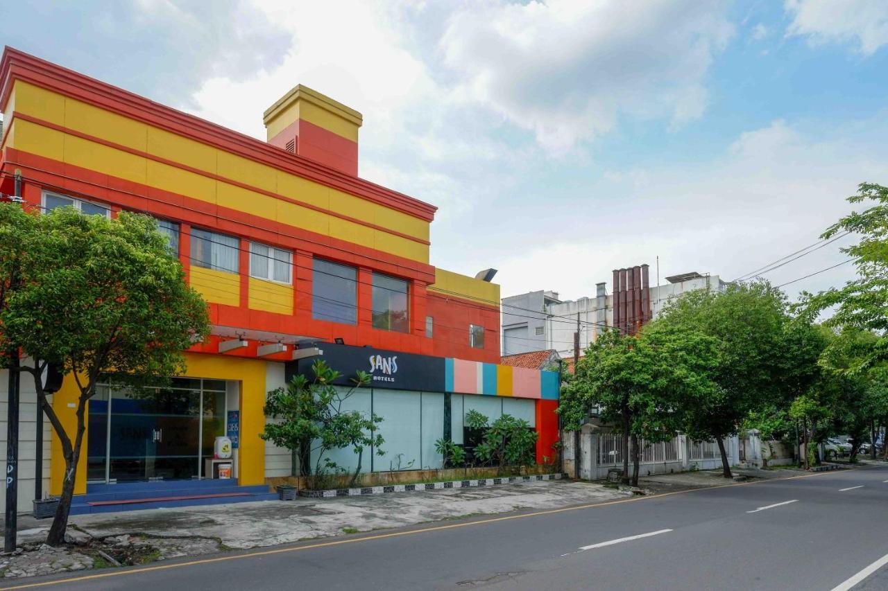 Sans Hotel International Surabaya Gubeng Exterior foto