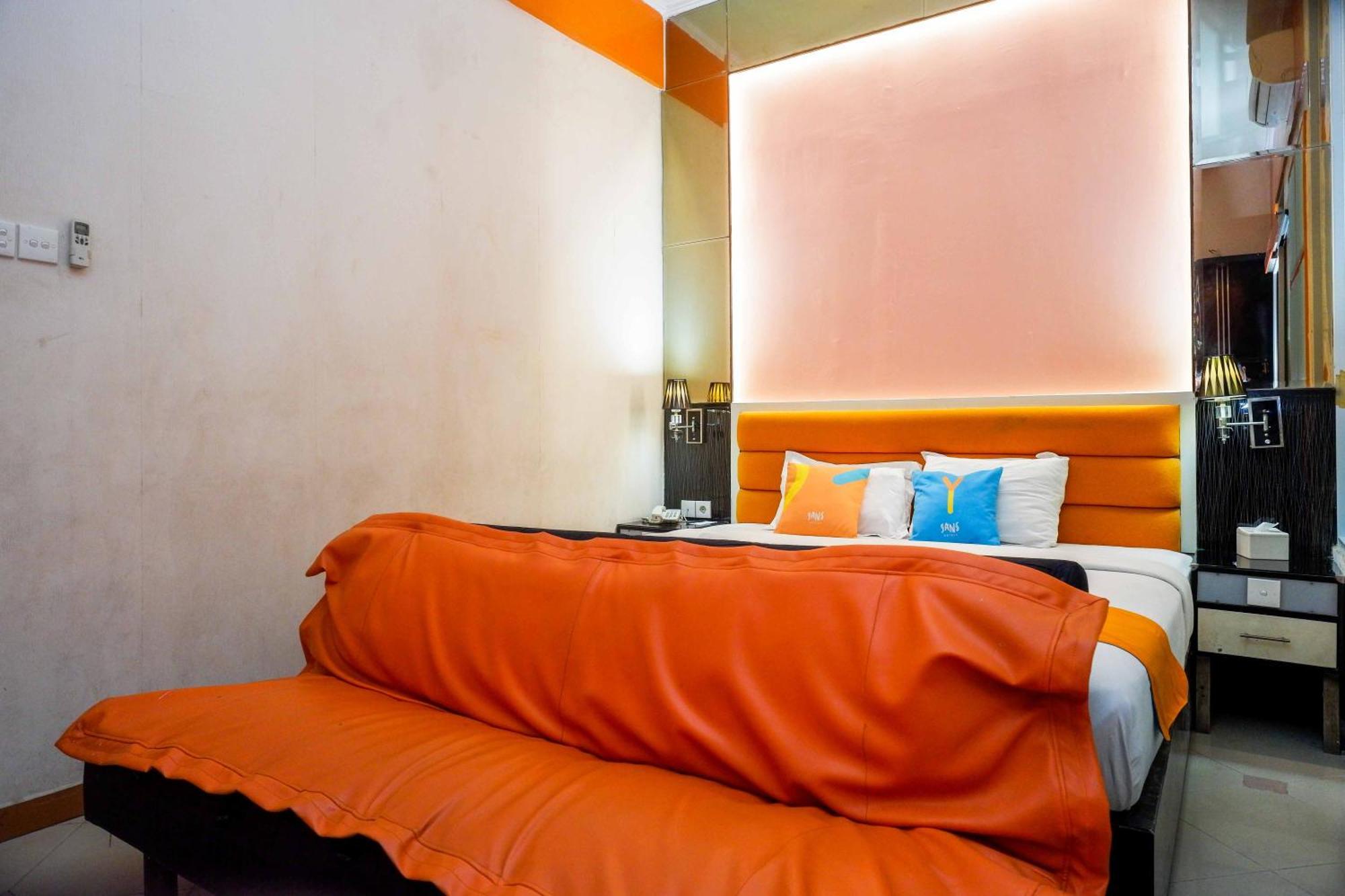 Sans Hotel International Surabaya Gubeng Exterior foto