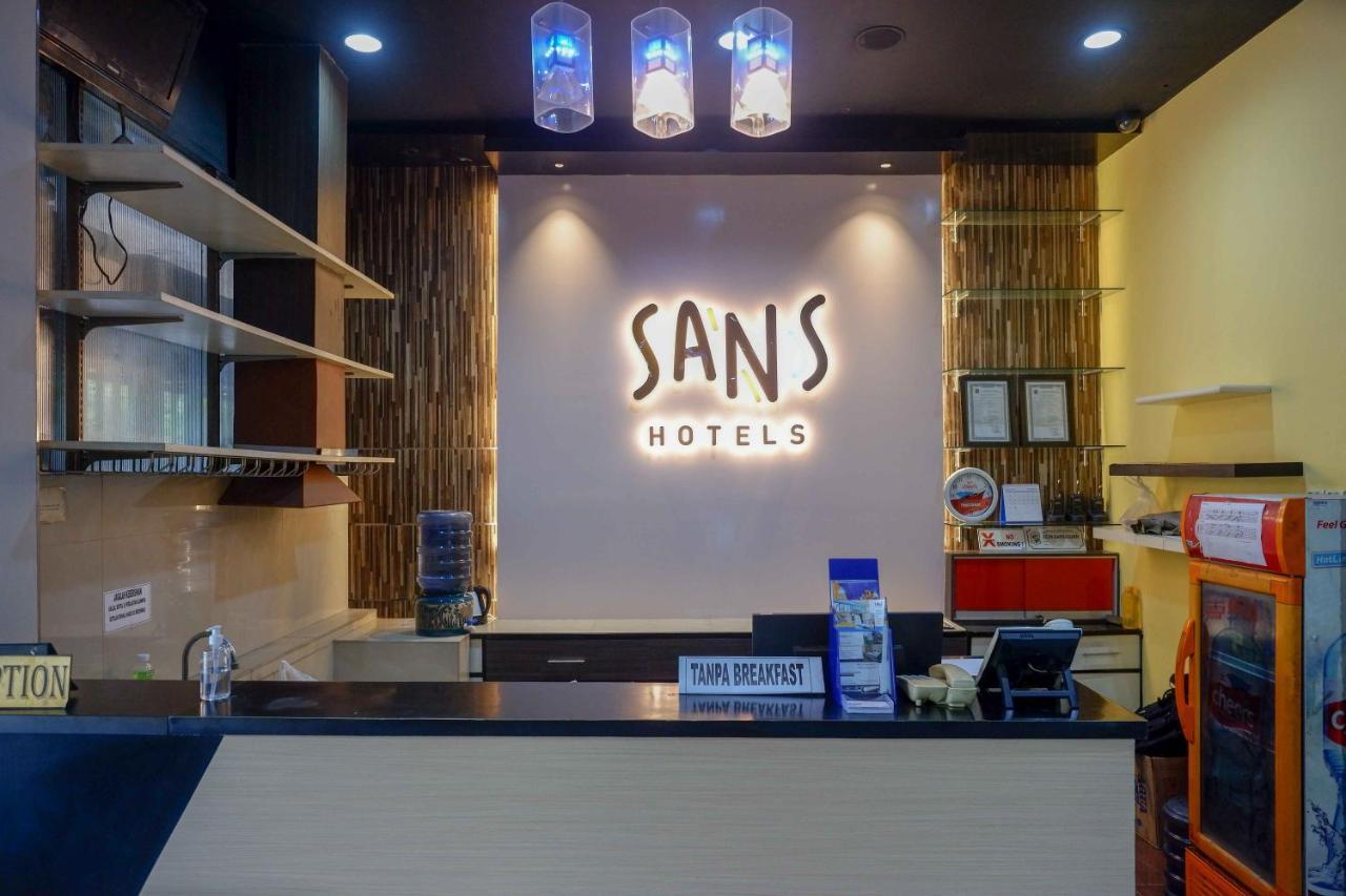 Sans Hotel International Surabaya Gubeng Exterior foto