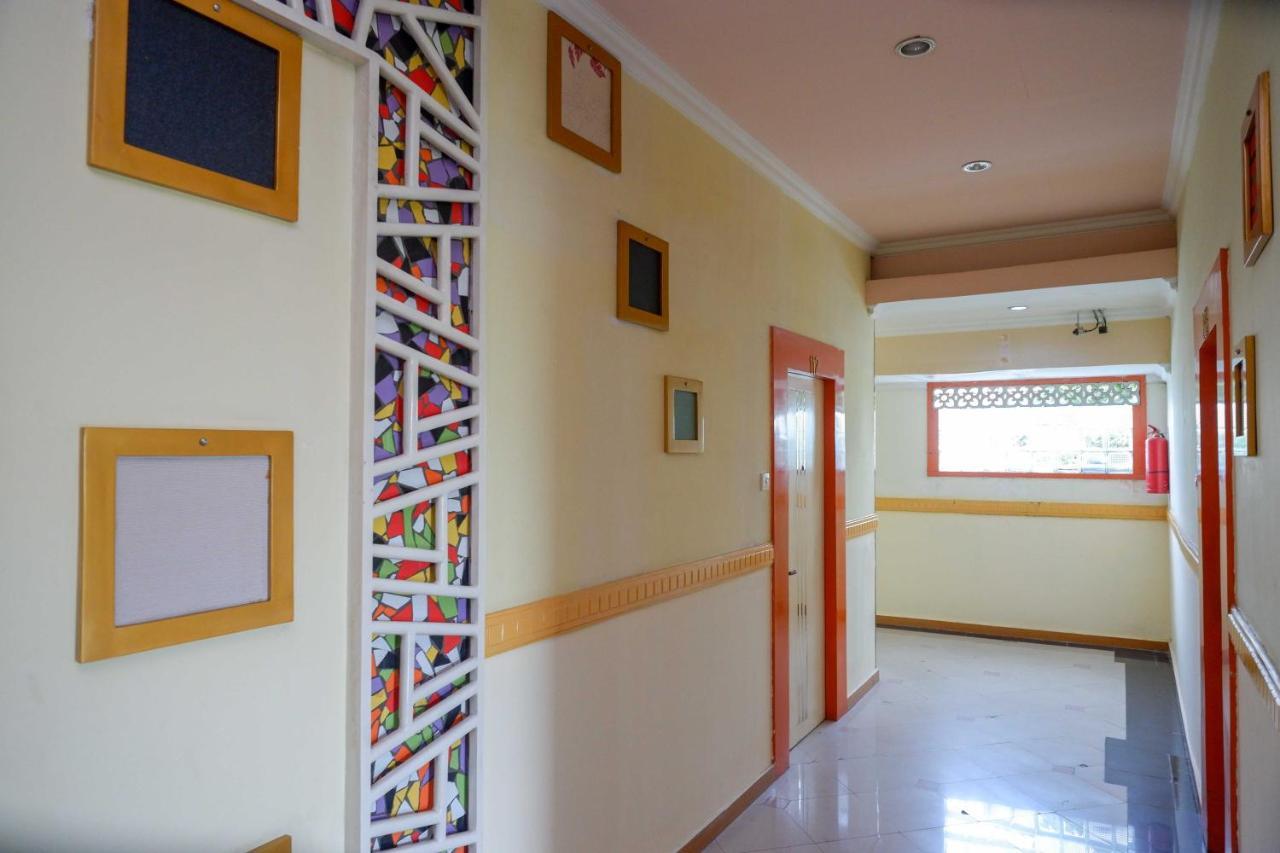 Sans Hotel International Surabaya Gubeng Exterior foto