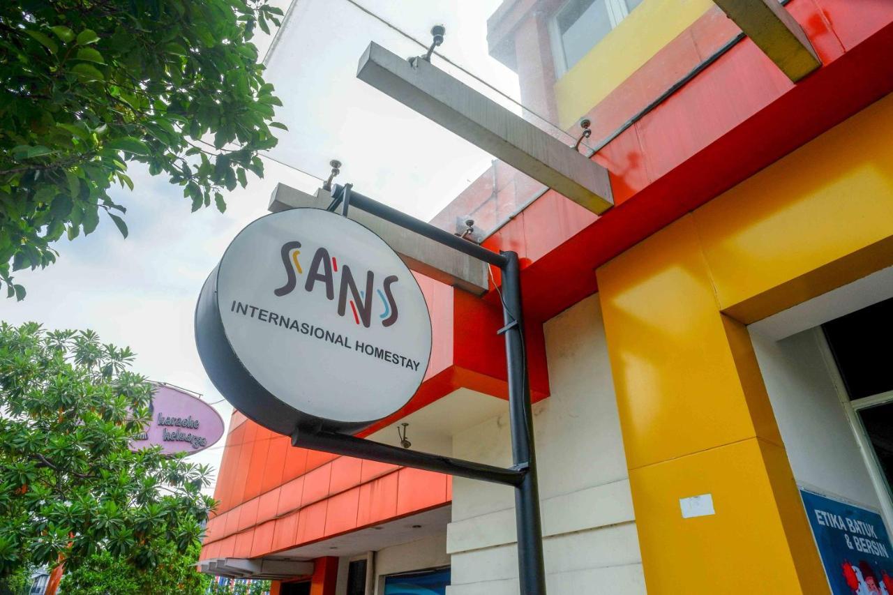 Sans Hotel International Surabaya Gubeng Exterior foto