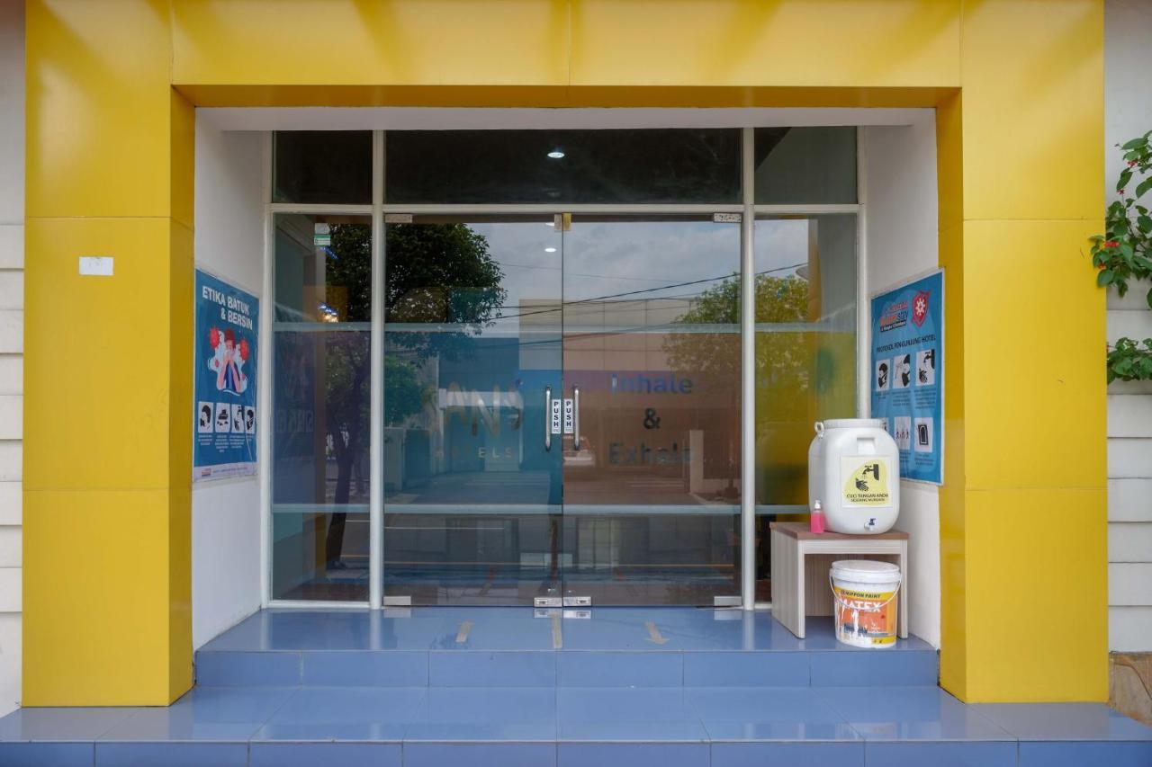 Sans Hotel International Surabaya Gubeng Exterior foto