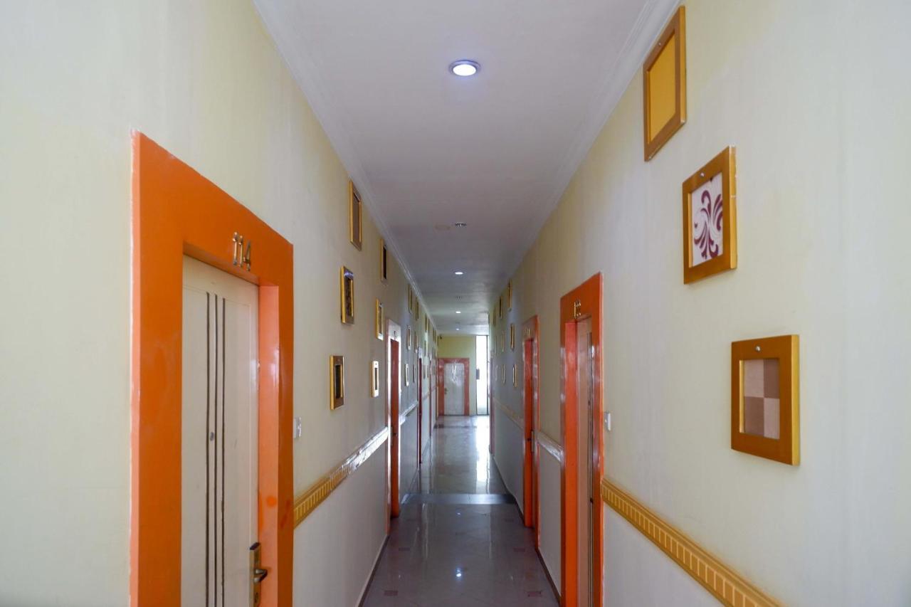 Sans Hotel International Surabaya Gubeng Exterior foto