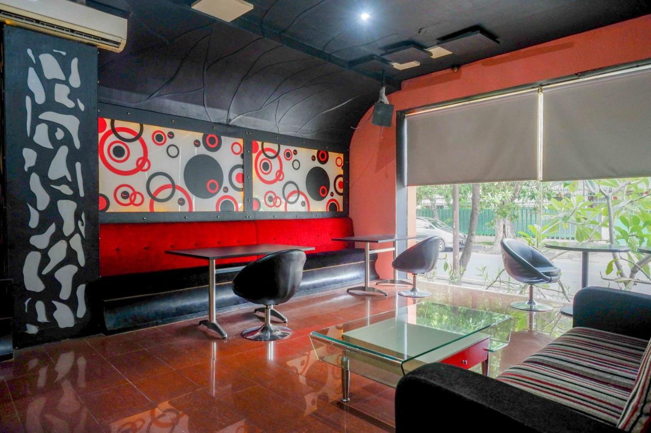 Sans Hotel International Surabaya Gubeng Exterior foto